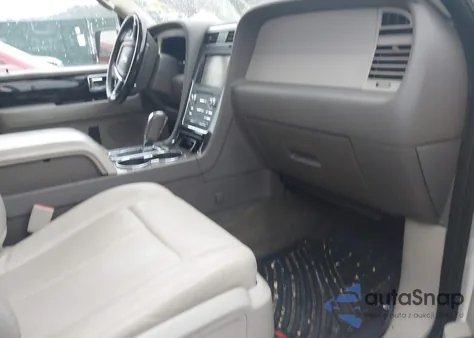 2015 Lincoln Navigator z USA, uszkodzony, nr VIN 5LMJJ2JT8FEJ01488